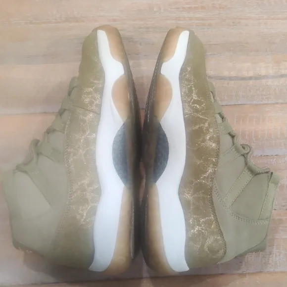 Jordan 11's Olive Lux - Picture 4 of 11
